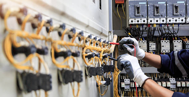 Professional Electrician technician working in Thousand Oaks, CA